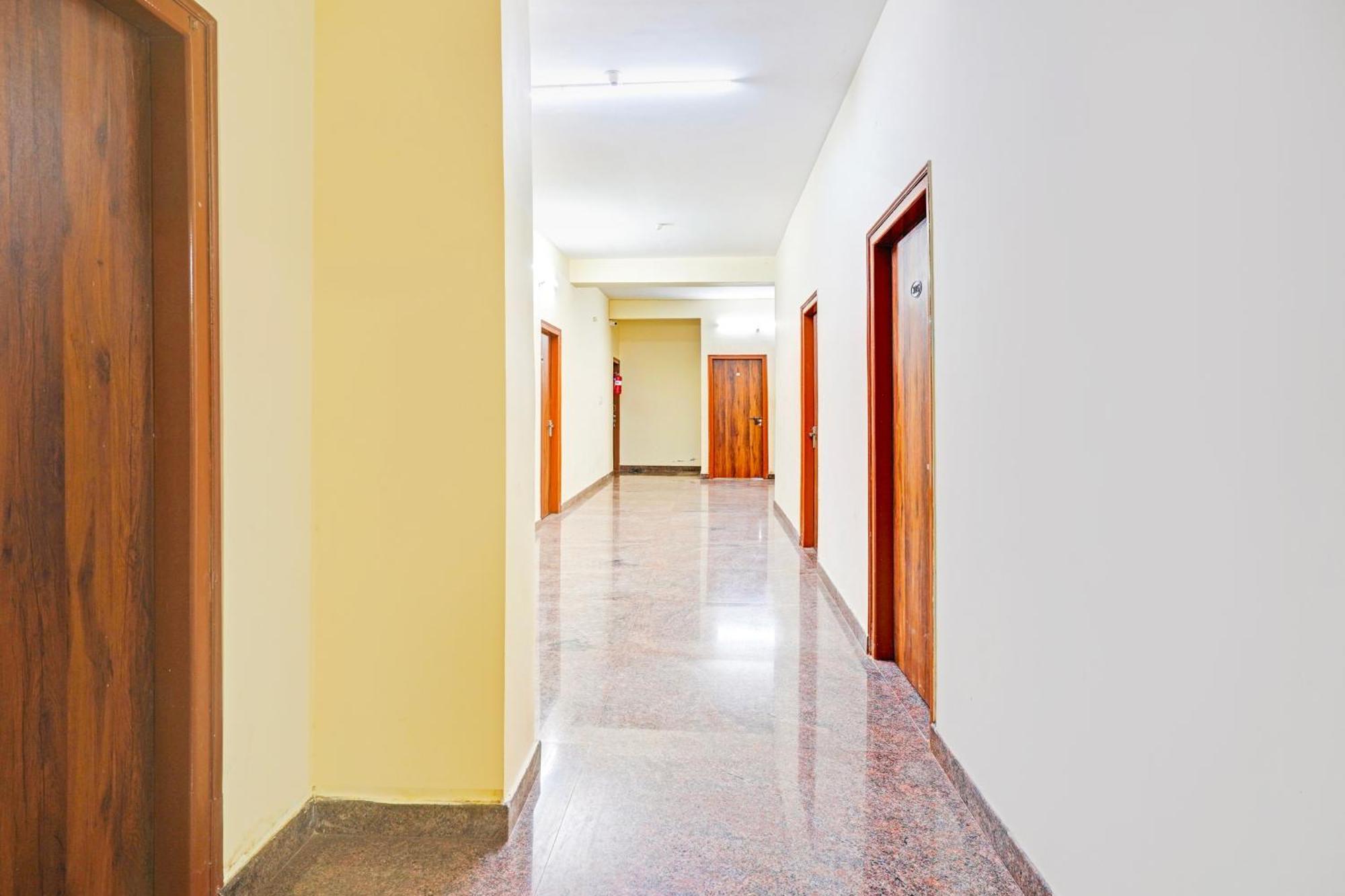 Super Hotel O Srigandhakavalu Formerly Chamundeshwari Lodging Jālahalli Εξωτερικό φωτογραφία